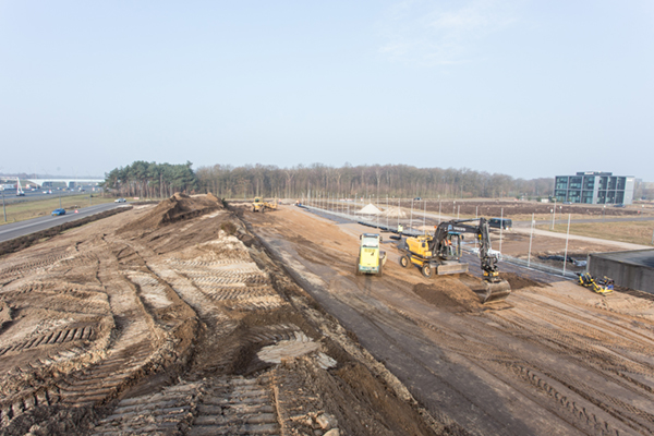 Steile wandconstructie met schanskorven High Tech Campus Eindhoven